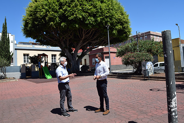 Andrés Raya y Alejandro Marrero en la plaza Domingo Cruz Cabrera