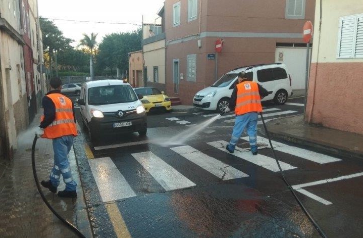 El Ayuntamiento despliega un dispositivo integral de mantenimiento en El Gramal, Los Andenes y Taco