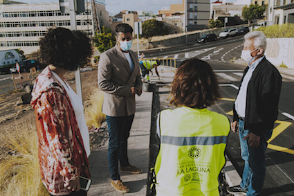 El alcalde y el concejal de Obras, en una imagen de archivo, en visita a obras de accesibilidad en el municipio