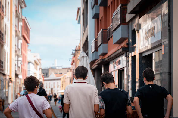 Grupo de jóvenes en La Laguna