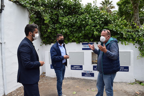 Luis Yeray Gutiérrez y Josimar Hernández y Eduardo Alemán, técnico de Teidagua, en Madre del Agua