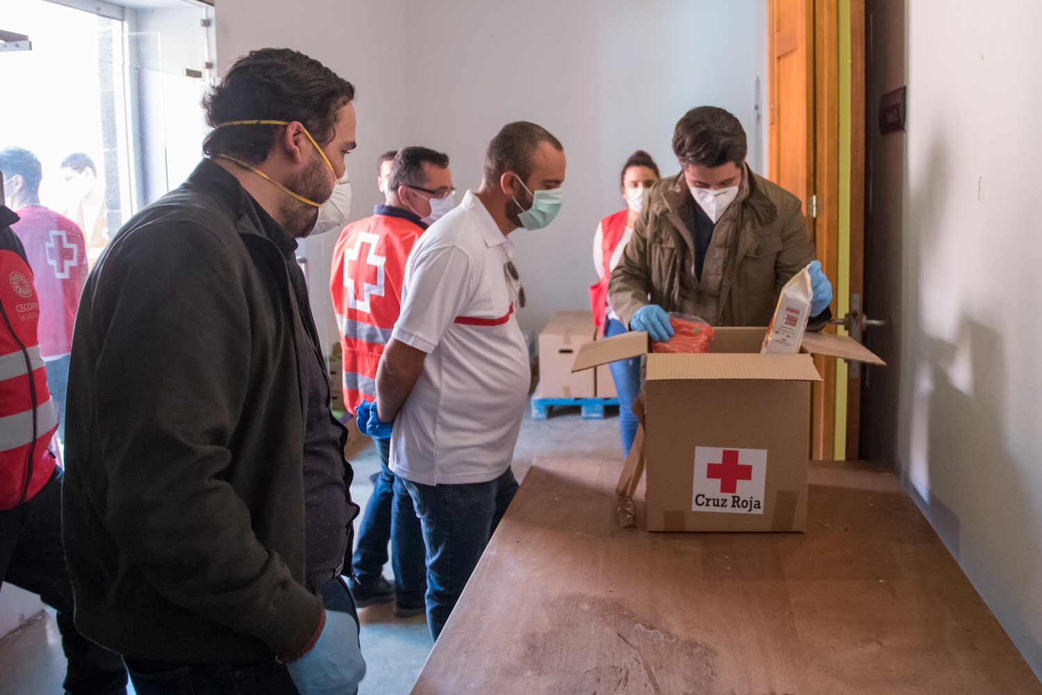 Distribución Alimentos Cruz Roja