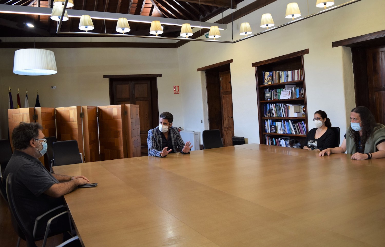 Ignacio Viciana, Luis Yeray Gutiérrez y representantes de Vicocasa