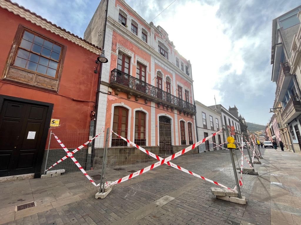 Fachada del edificio afectado