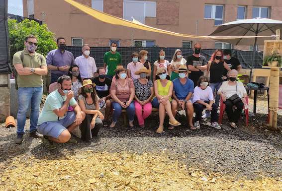 Visita huerta urbana mayores San Benito