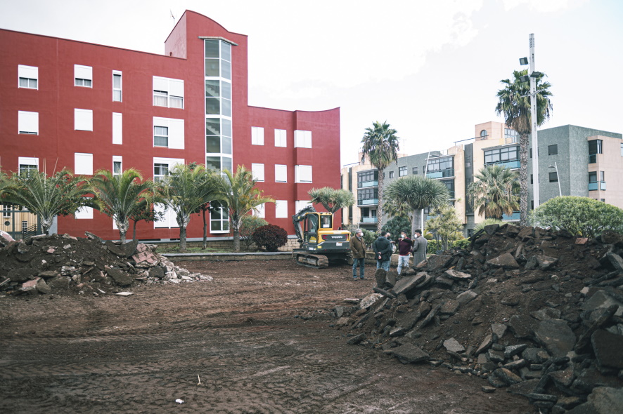 El Ayuntamiento reforma la plaza de la avenida El Paso