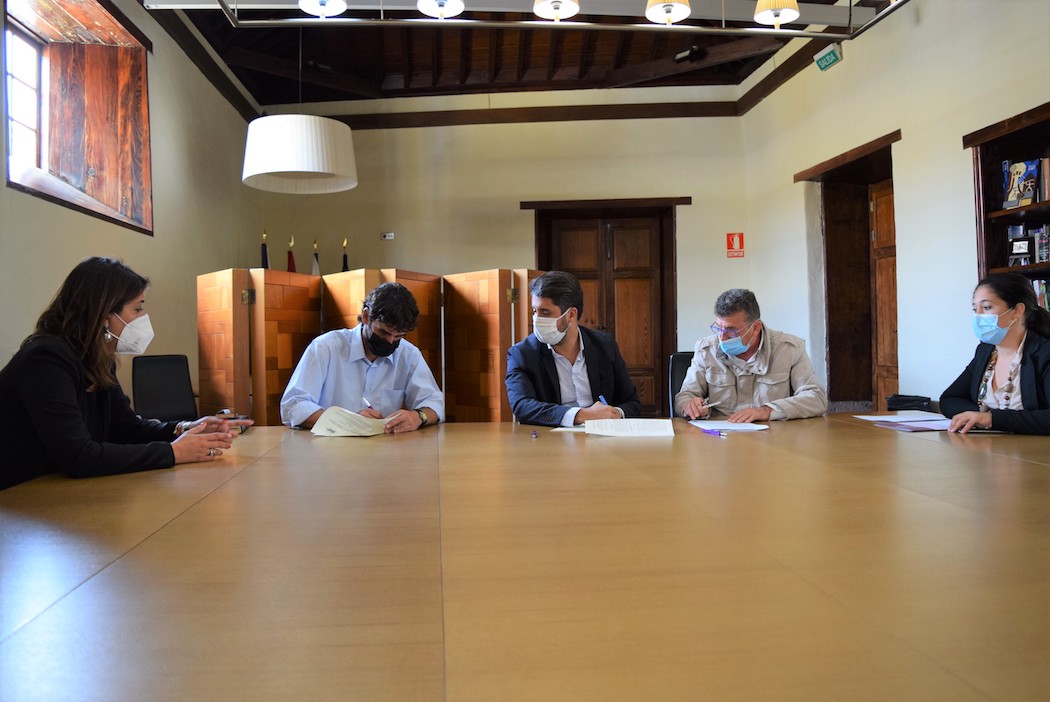 Archivo_Firma del convenio con la Librea de Valle de Guerra