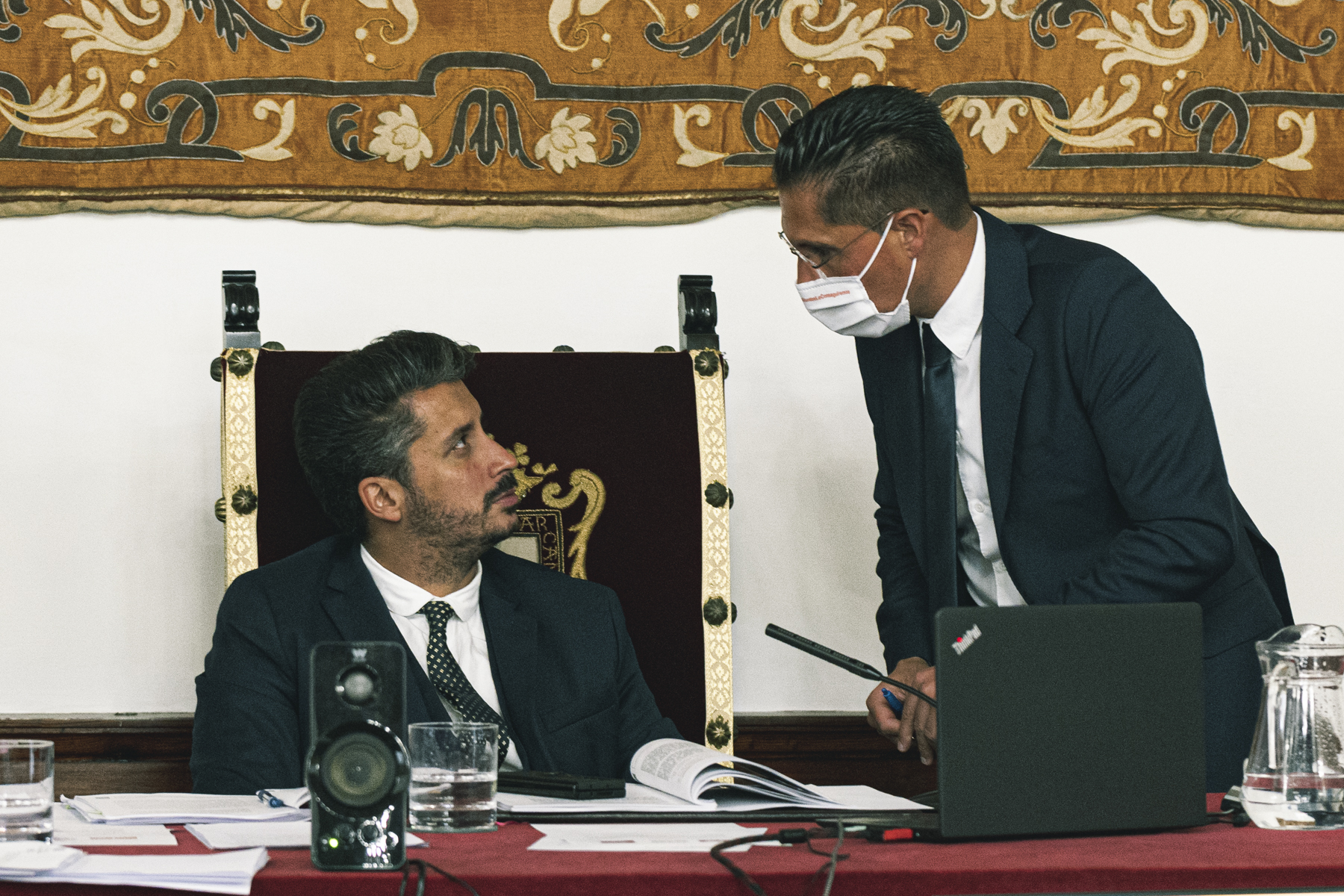 Luis yeray Gutiérrez y Alejandro Marrero en el pleno de este jueves