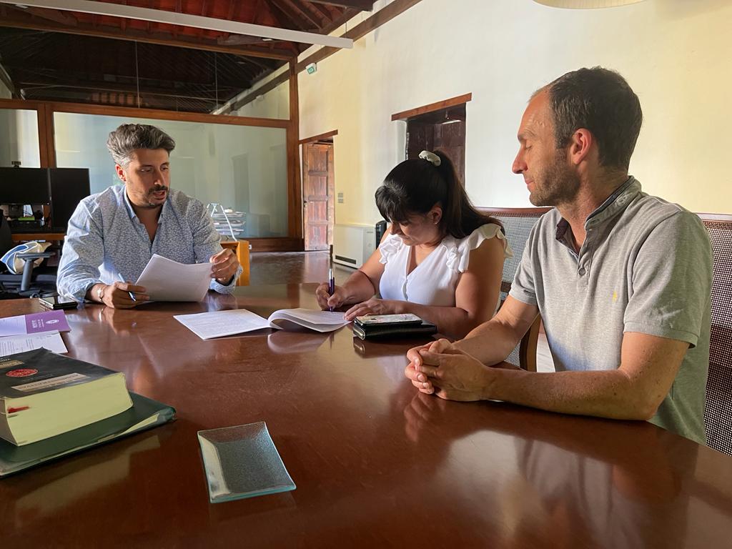 Momento de la firma del convenio