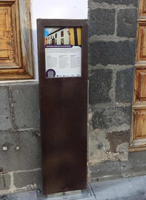 Tótem_casa_Alhóndiga