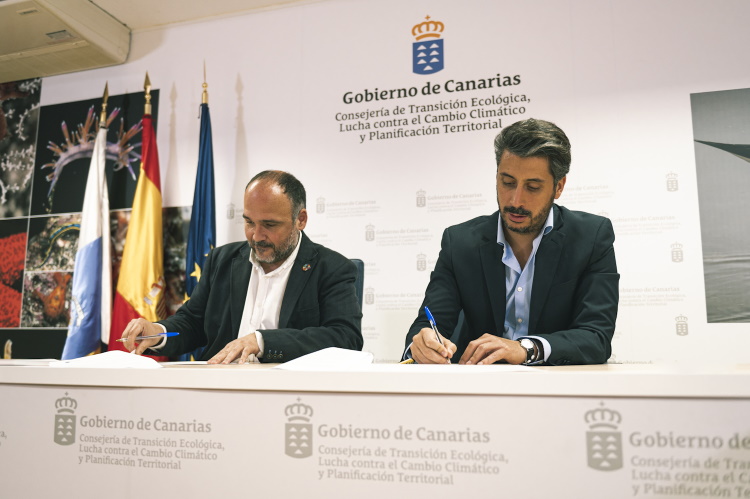 Luis Yeray Gutiérrez y José Antonio Valbuena firman el protocolo para la ejecución del parque inundable