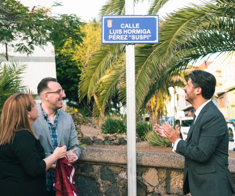 El Ayuntamiento rotula una calle con el nombre de Luis Hormiga Pérez ‘Suspi’, gran defensor del Carnaval lagunero