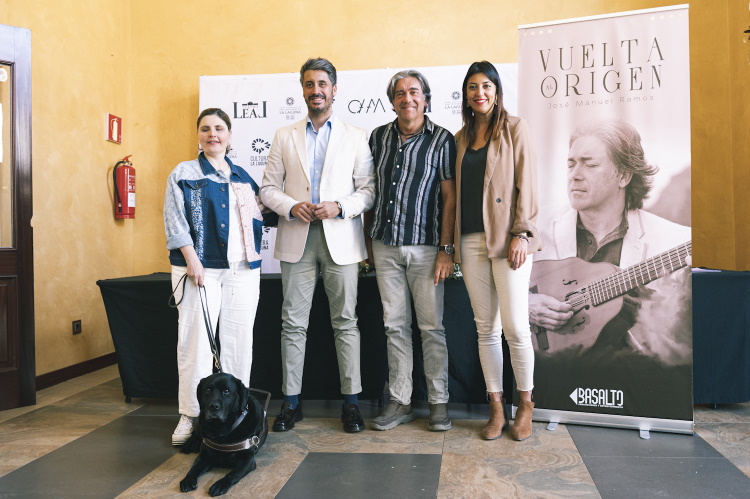 El cantante José Manuel Ramos presenta en el Teatro Leal un homenaje a los tocadores y cantadores de Punta del Hidalgo