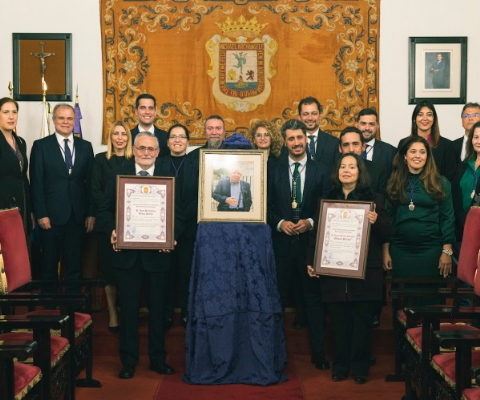 La Laguna reconoce como Hijos Adoptivos al profesor José Gómez Soliño y al pintor Manolo Sánchez