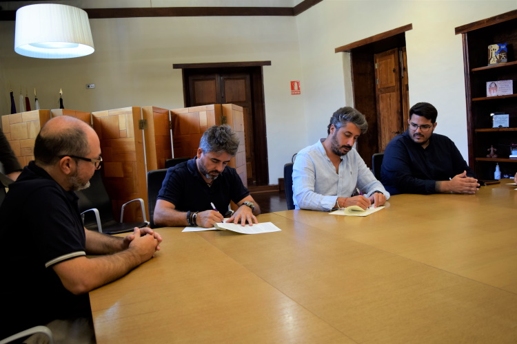 Firma convenio Isla Calavera