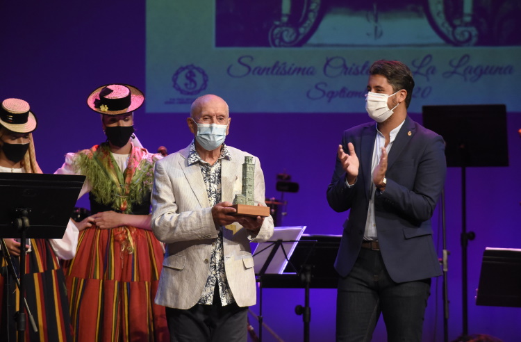 Homenaje a Luis Dávila en septiembre de 2020 en el Teatro Leal