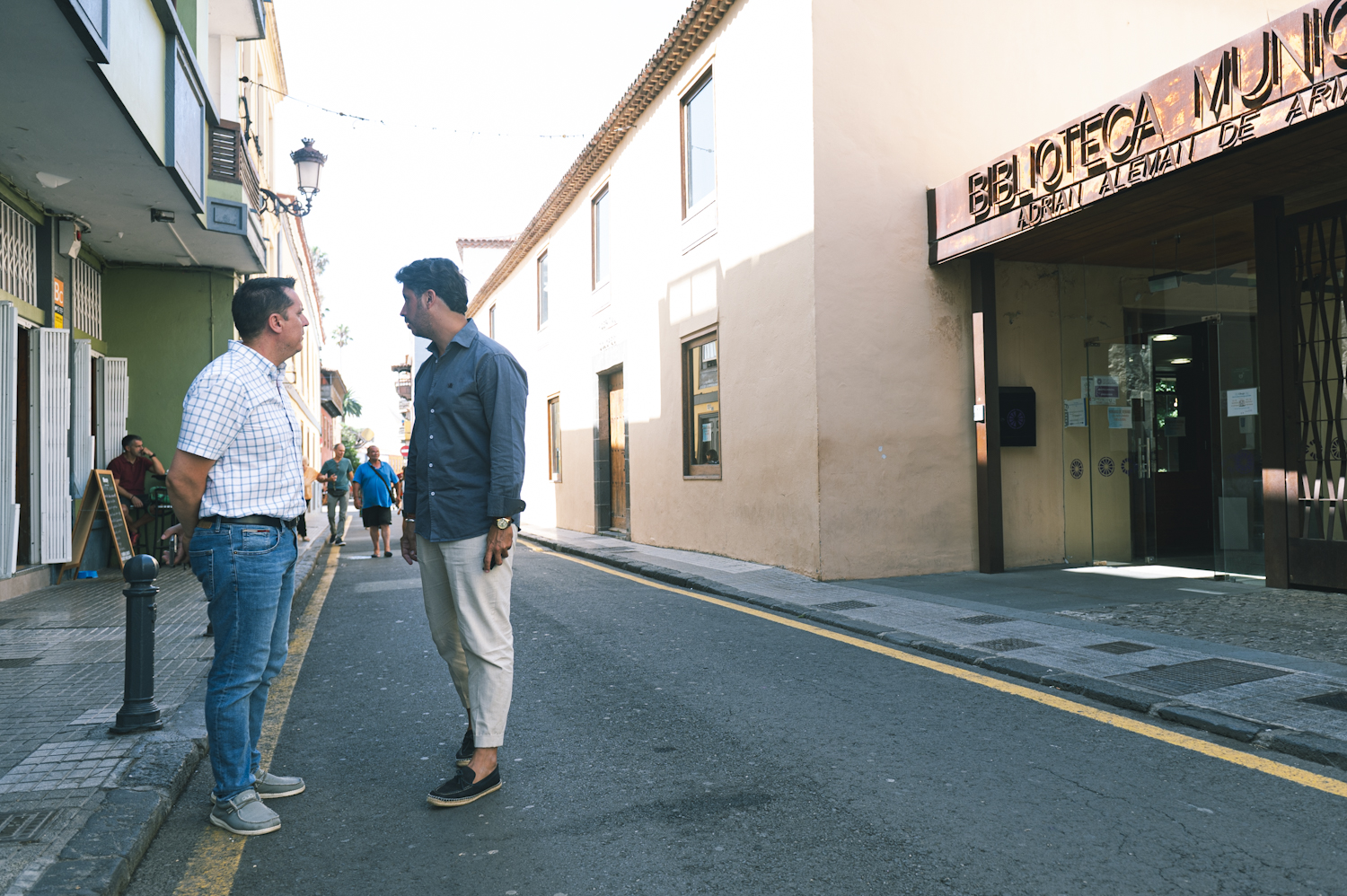 Adolfo Cordobés y Luis Yeray Gutiérrez en la calle Juan de Vera_2
