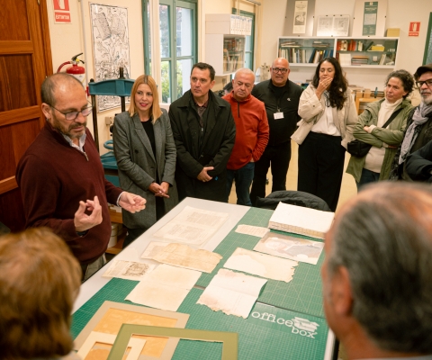 Documenta_visita_Archivo_Municipal_grupo