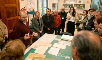 Documenta_visita_Archivo_Municipal_grupo