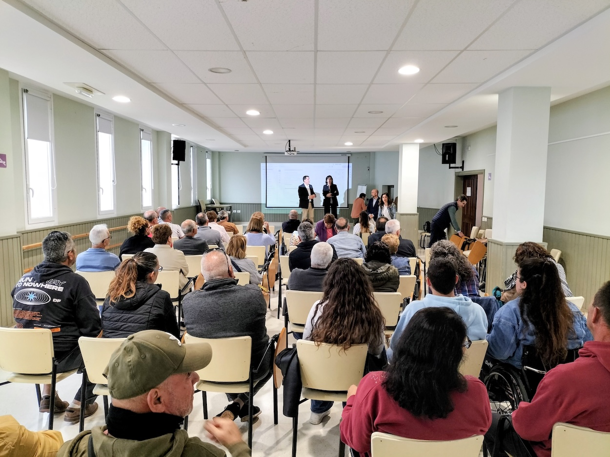 Reunión_vecinal_parque_urbano_ValleGuerra_23042026_3