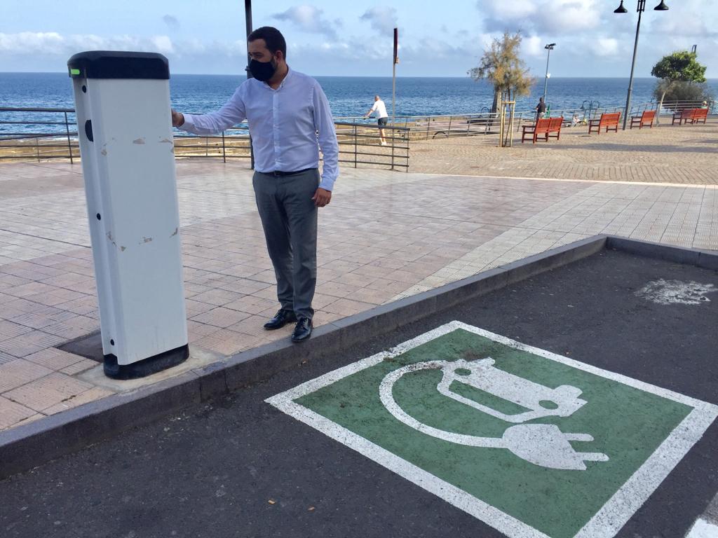 Josimar Hernández, punto de recarga vehículos eléctricos
