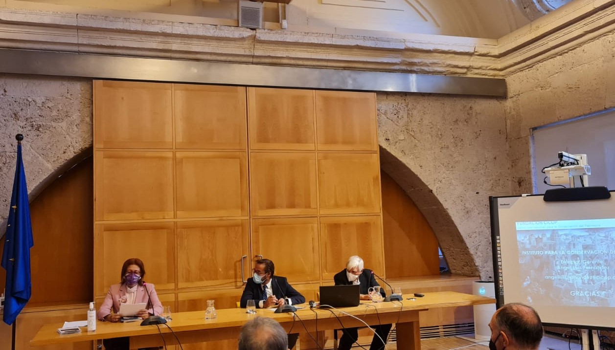 Intervención de Elvira Jorge en el Palacio de Carlos V de Granada